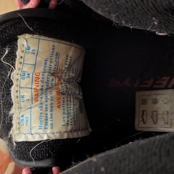 2/$30 Heeleys skate shoes US sz3 Black with pink laces - Picture 4 of 7